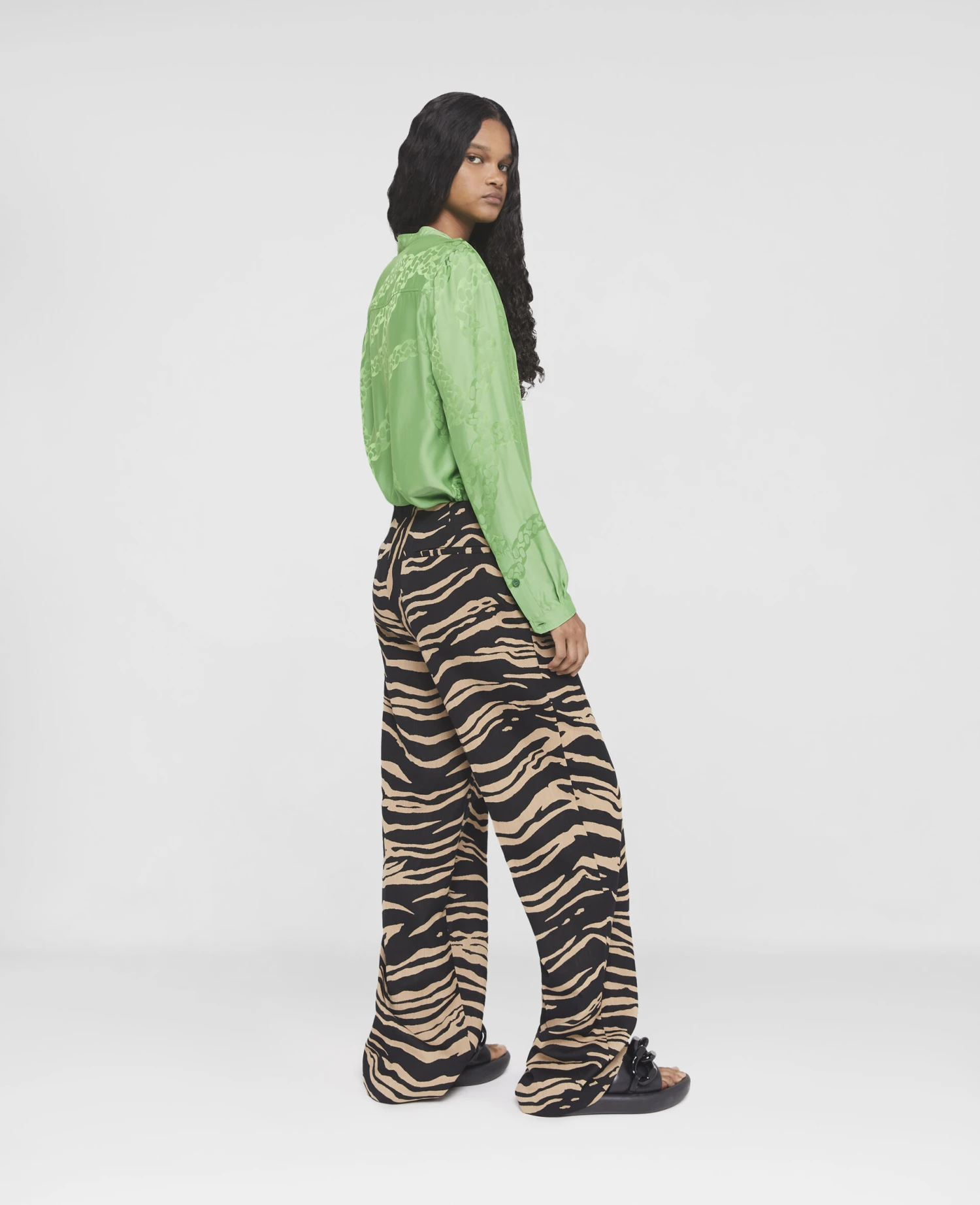 STELLA MCCARTNEY Falabella Chain Silk Jacquard Shirt 5 STELLA MCCARTNEY Falabella Chain Silk Jacquard Shirt - Image 3